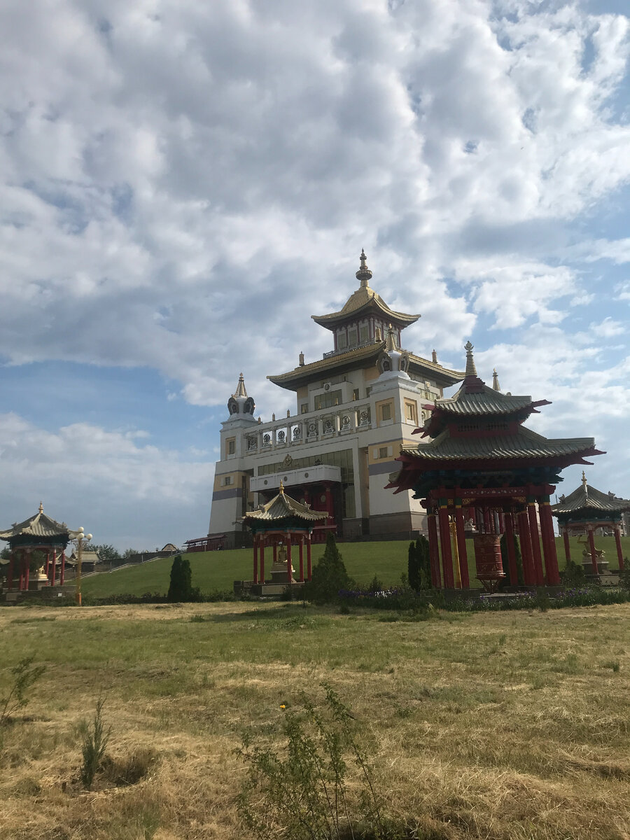 Золотая обитель Будды Шакьямуни