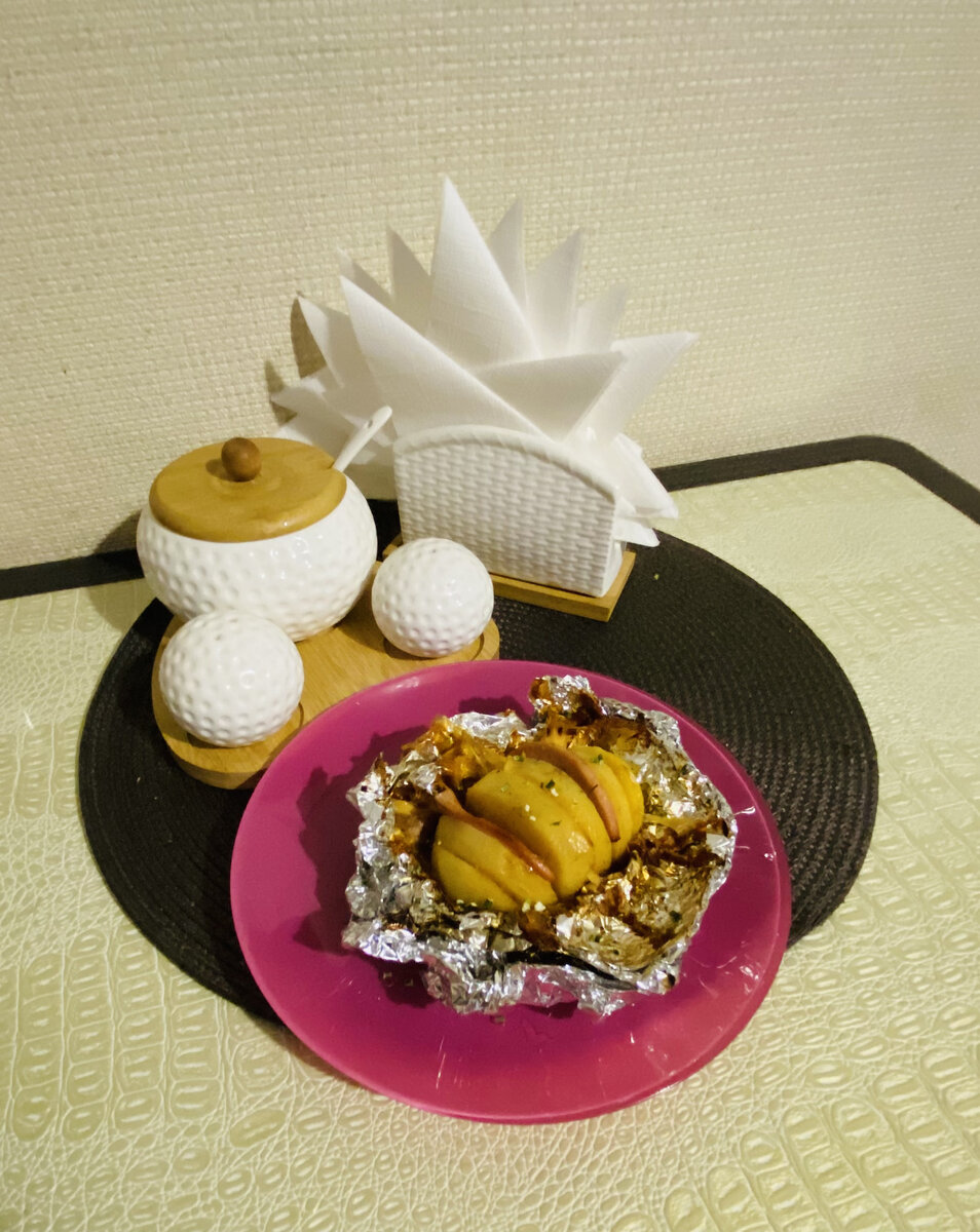 Шаг 2: Приготовление начинки с колбасой: