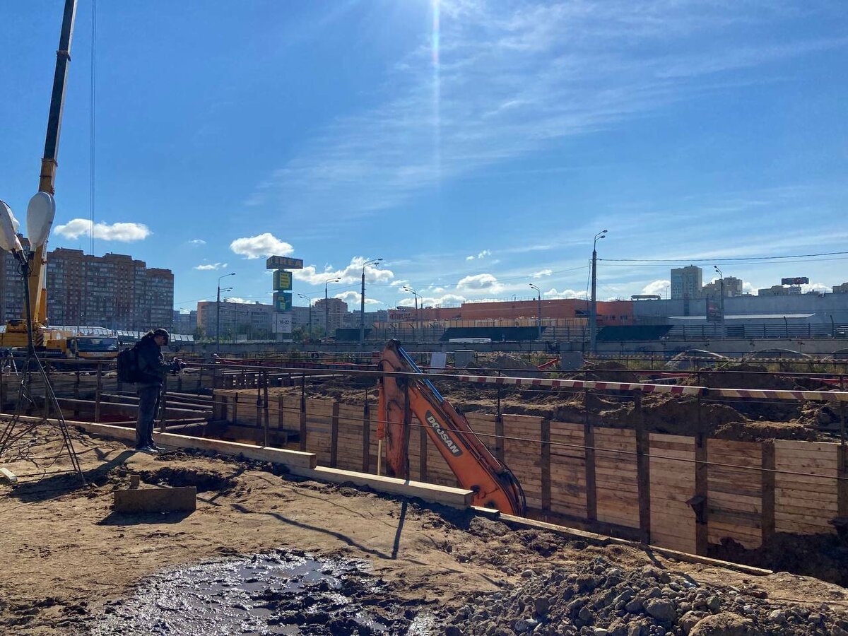     «Казметрострой» закончил проходку второго участка от станции метро Сахарова («Тулпар») до станции метро Ломжинская («Зилант»). Ее протяжённость 2 200 метров. Об этом во время обхода рассказал генеральный директор организации Марат Рахимов.