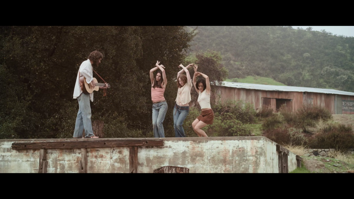 В коммуне Чарли Мэнсона. Кадр из фильма.