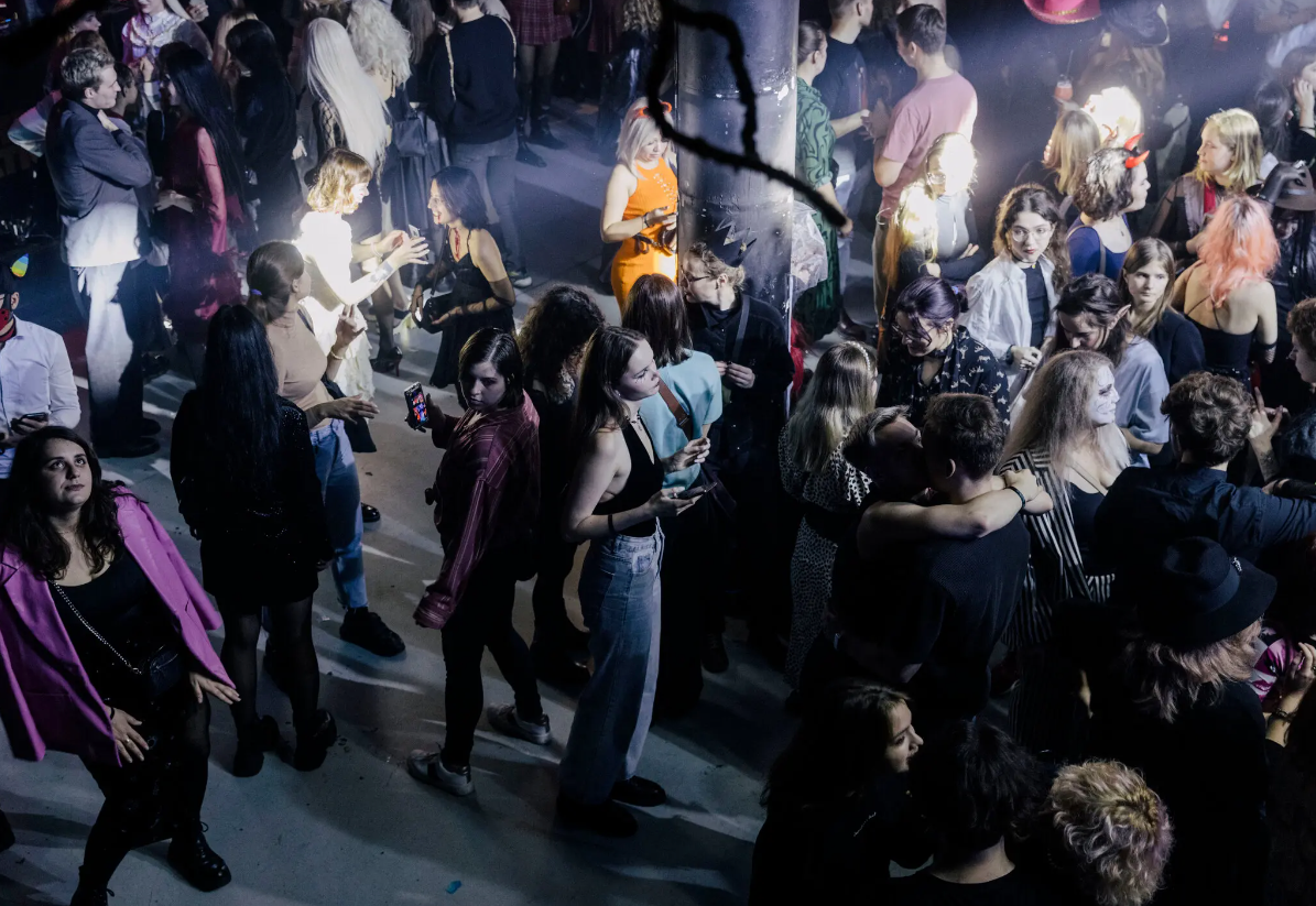 Празднование Хэллоуина в гей-клубе в Москве, где вечеринки продолжаются, несмотря на государственную пропаганду © Нанна Хайтманн