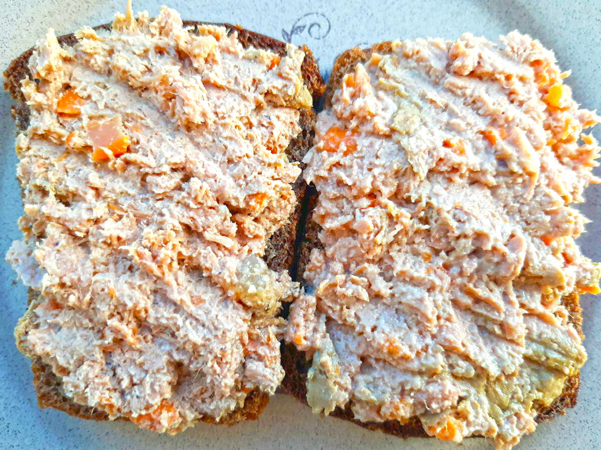 Морковь? Что она там делает? А она совсем не мешает?