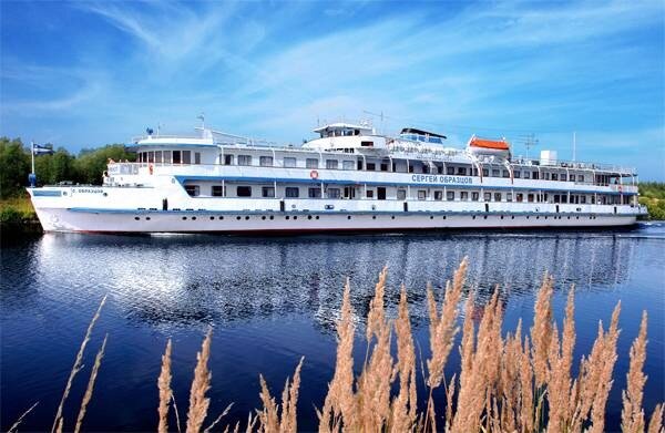 Теплоход “Сергей Образцов”