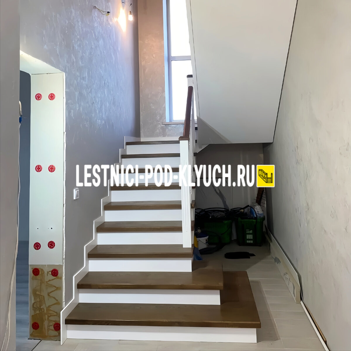 Принимаем звонки: пн-вс с 8:00 до 21:00 (+7 499 490-72-90). Электронная почта: info@lestnici-pod-klyuch.ru 