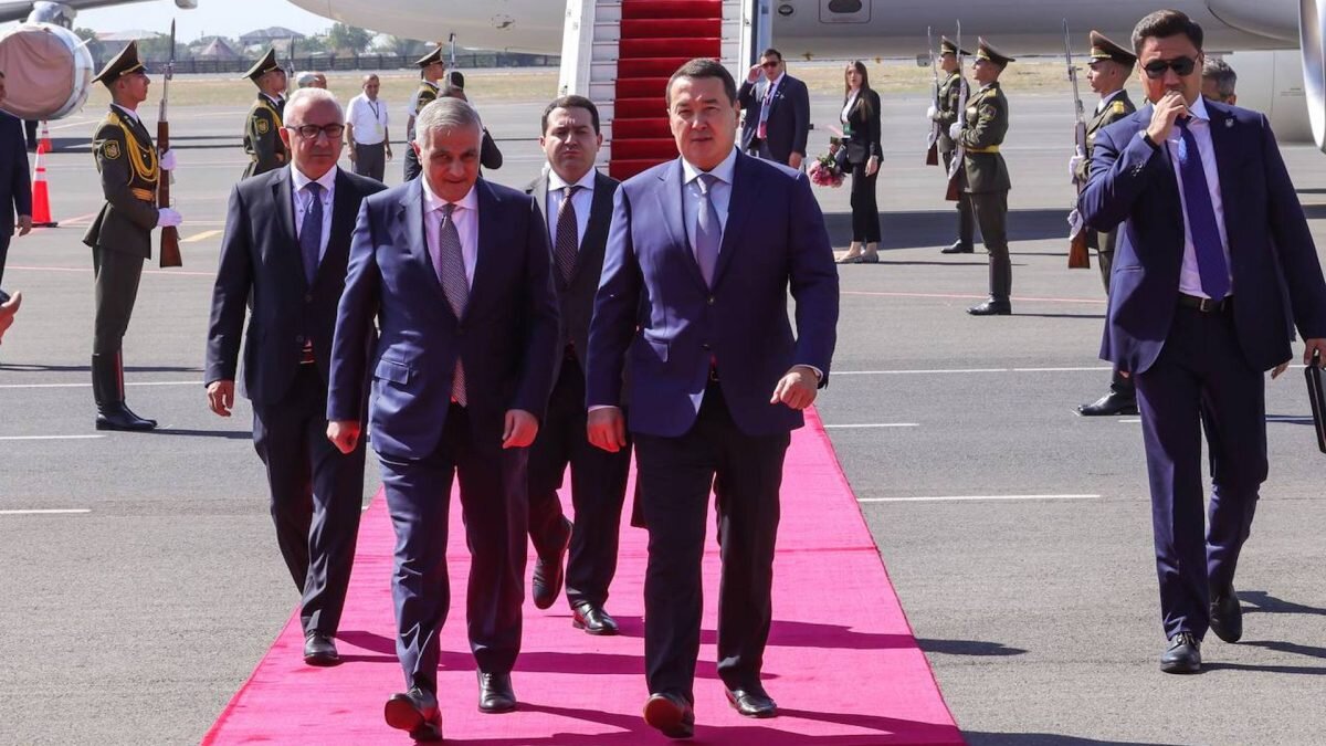    Фото: пресс-служба премьер-министра Август Макаров