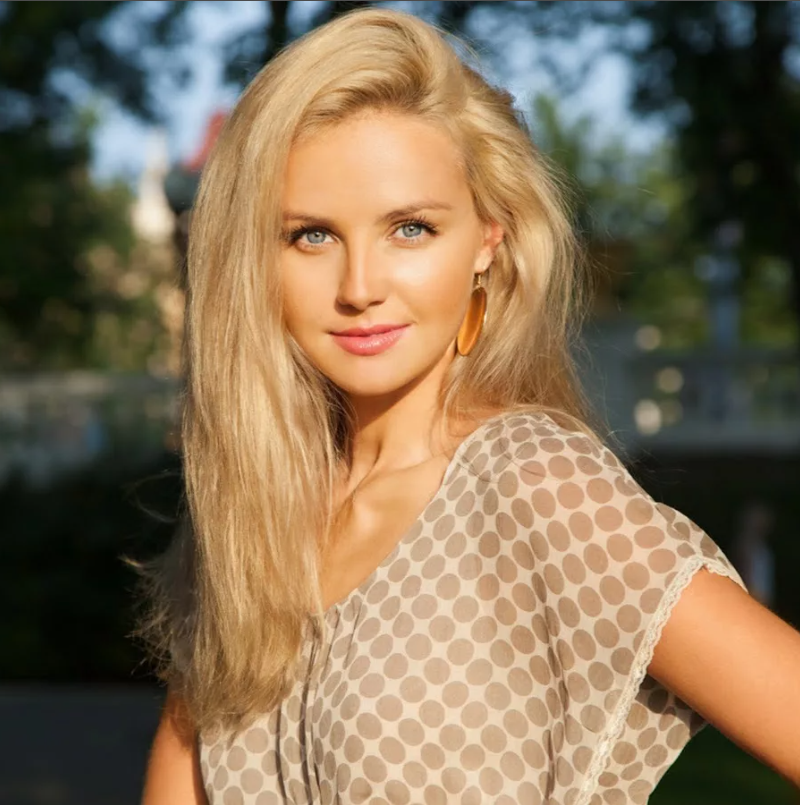 Джулианна хаф тихая гавань. Блондинка 30 лет. Женщина 30 лет. Фото женщин 36. Блондинка улыбается.