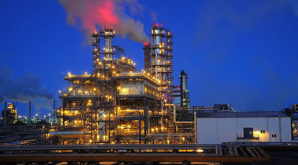 Сколько стоят нпз. Омский нефтеперерабатывающий завод. Омское НПЗ нефтепереработка. НПЗ Джунда. Завод Оргсинтез Казань.