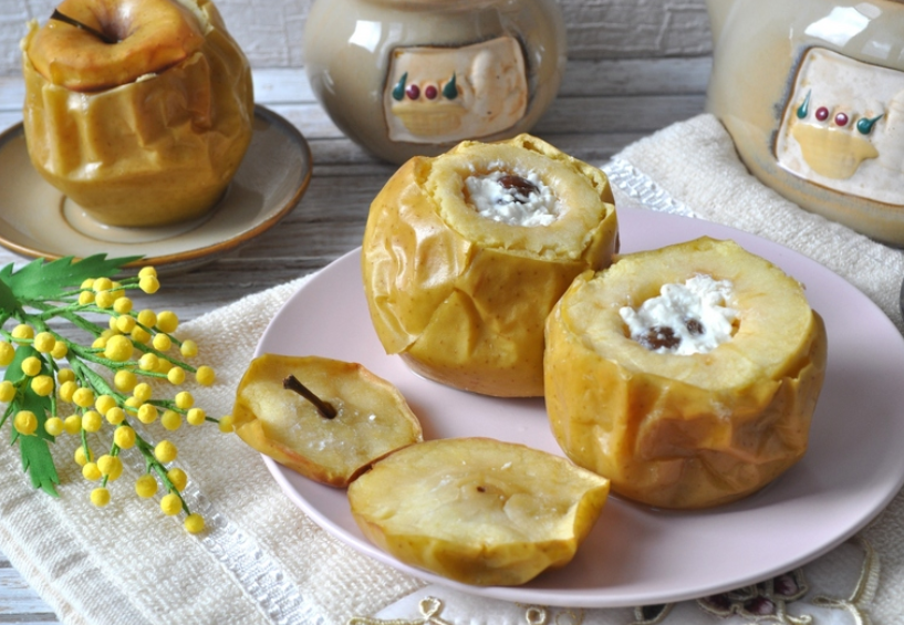 Печеные яблоки с творогом. Яблоки с творогом запеченные в духовке. Запечённые яблоки в духовке. Яблоки запеченные с творогом фото. Печеные яблоки с творогом.