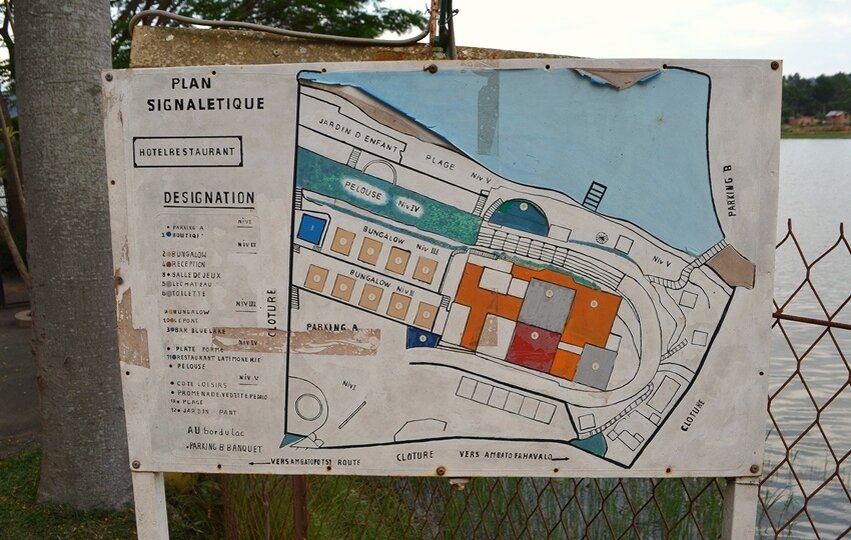 2. Общий план. Музей за озером - надо плыть.

