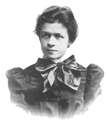 Милева Марич в 1896 году. Автор фото  неизвестен Общественное достояние.