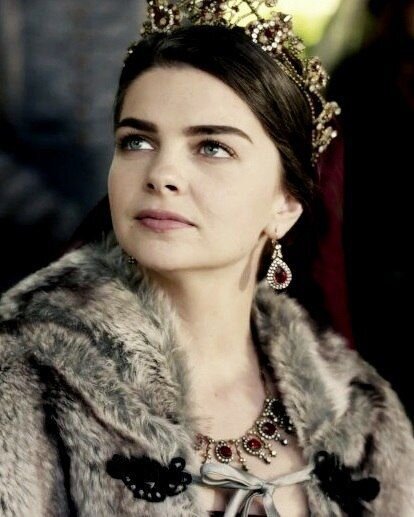 Михримах в сериале "Великолепный век" сыграла актриса Пелин Карахан