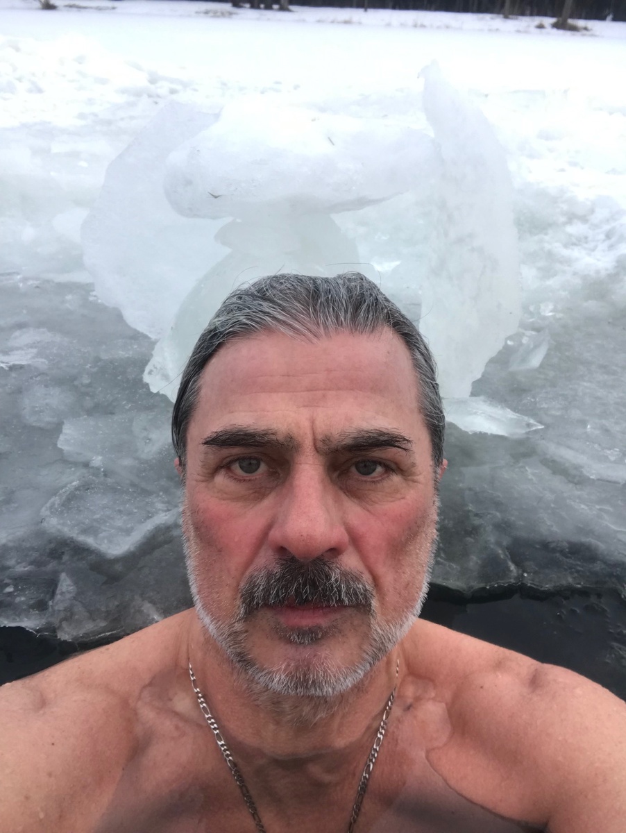 И по сей день влачу Царскую ношу на должности Моржа во имя ЗДОРОВЬЯ Сообщества Здоровых Людей...