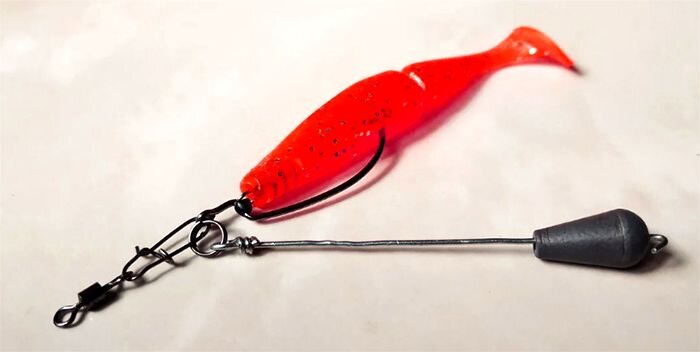 На застёжке карабина и с самодельным "чупа-чупсом"