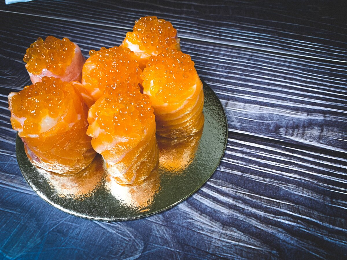 У меня нет острого ножа и опыта, но суши получились вкусные))