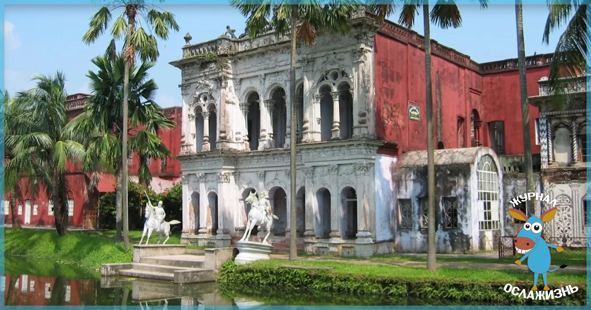 Домик у пруда