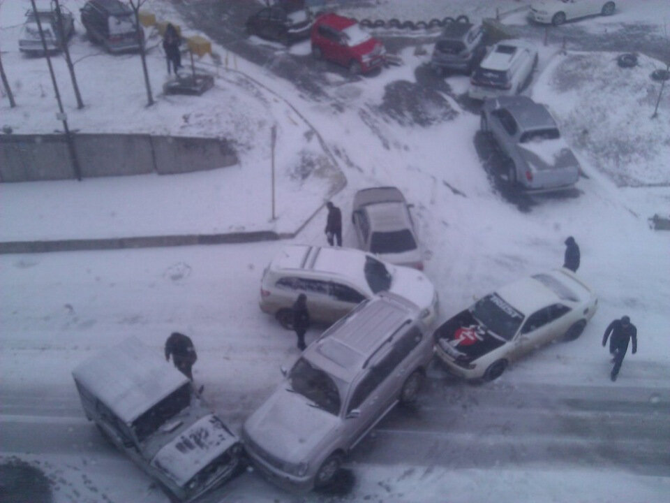 Последствия движения на летней резине зимой. Иллюстрация взята с открытого источника: drive2.ru