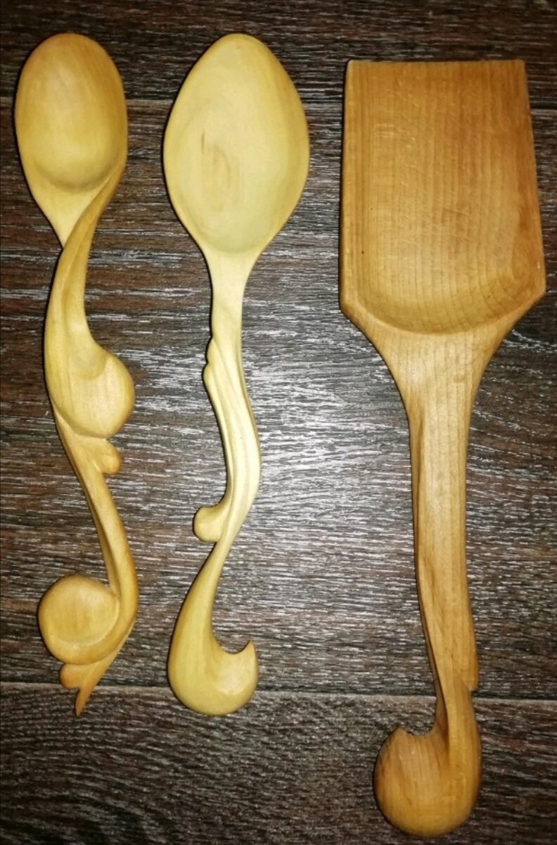 Лопатка из дуба, ложки из липы, все пропитаны льняным маслом. 