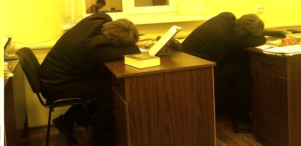 Вечерние занятия в семинарии. 