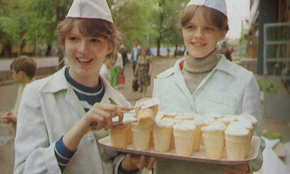   Советское мороженое в своё время было настоящим лакомством, до сих пор его вспоминают с теплотой. Однако интересно то, что рецепт этого мороженого советским не являлся.-2