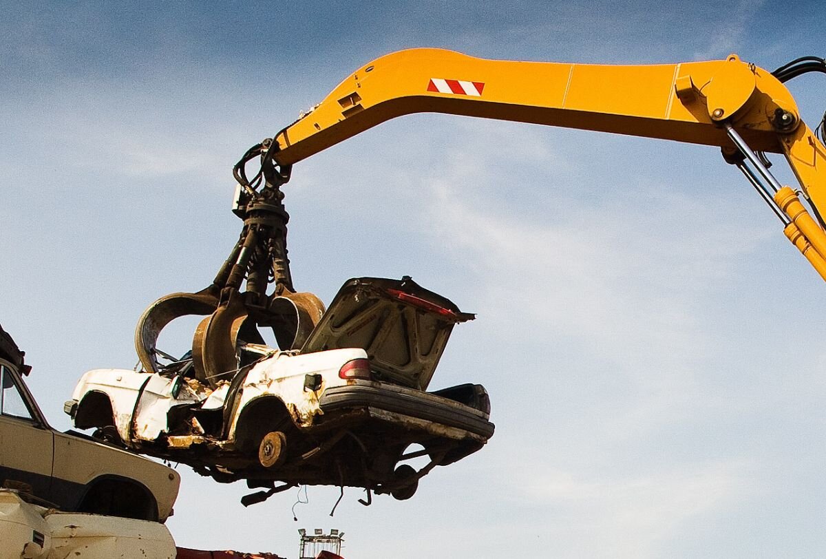 Процесс утилизации автомобилей в Москве и области