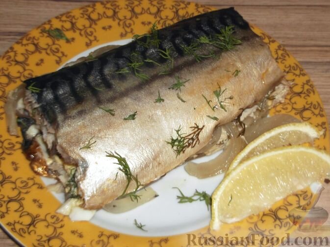 скумбрия, лимон, зелень укропа, лук репчатый, яйца, масло растительное, масло сливочное, соль