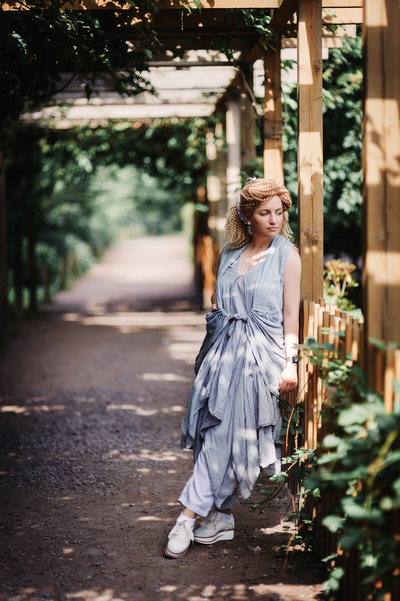 Хлопковое (100%) платье-туника и льняной (100%) жилет. Отличные вещи вне времени и трендов, которые прослужат многие годы и не выдут из моды за счёт естественного цвета и натуральности ткани. 