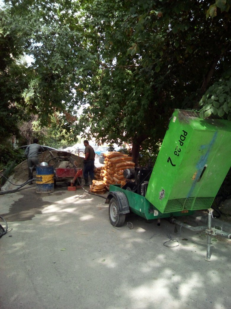 Вот так пневмонагнетатель с помощью компрессора и подаёт смесь в помещение