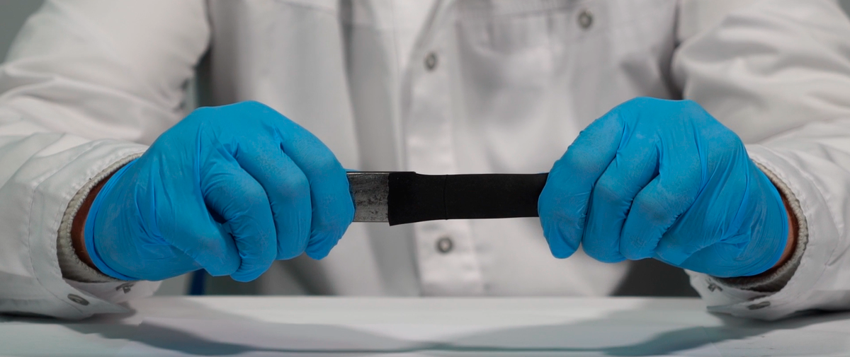 Цианакрилатный клей склеивает друг с другом практически любые материалы 