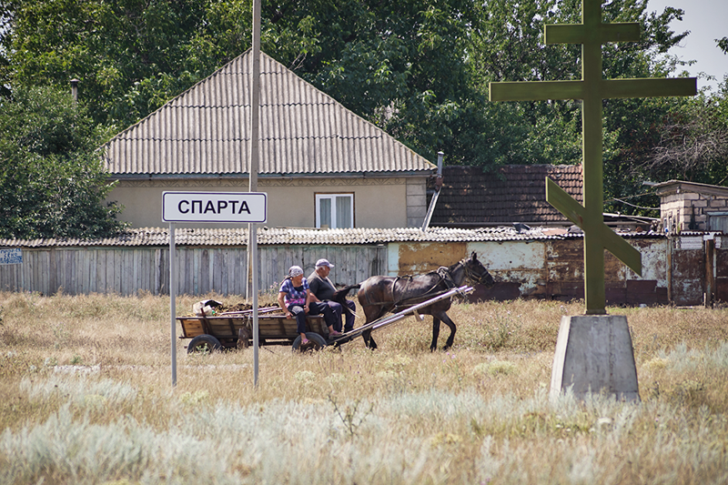Село спарта карачаево-черкесия. Жители села спарта. Село греческая спарта. Священник в поле. Село спарта карачаево-черкесия церковь.