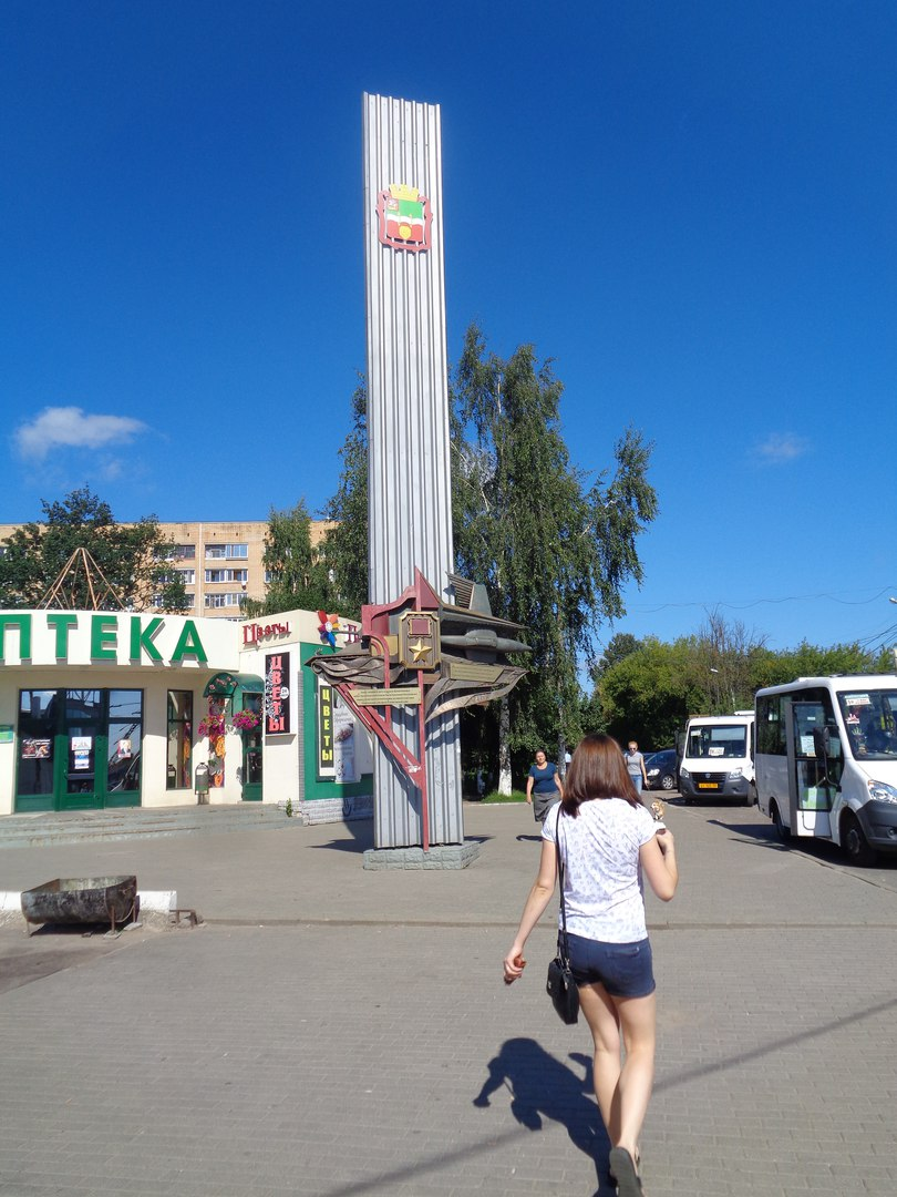 Стычка охранников-байкеров с посетителями, панк-рок и брейк-данс ...