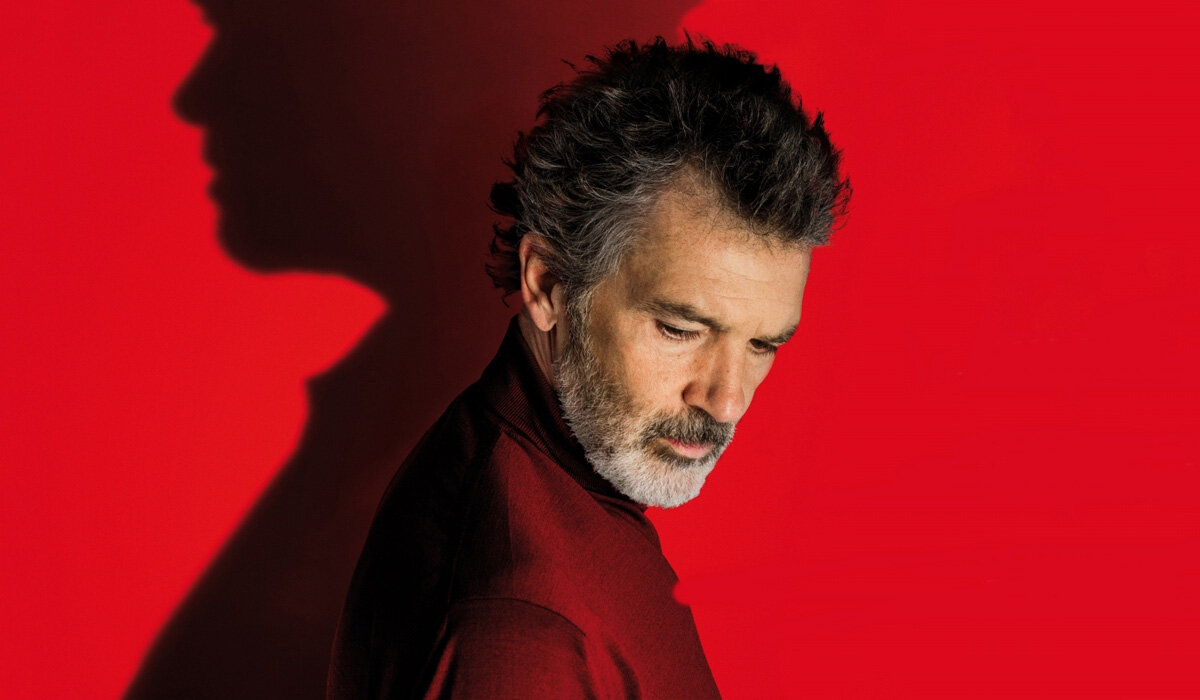 Антонио Бандерас сыграл скучающего режиссёра в глубокой депрессии. Кадр из фильма "Боль и слава"