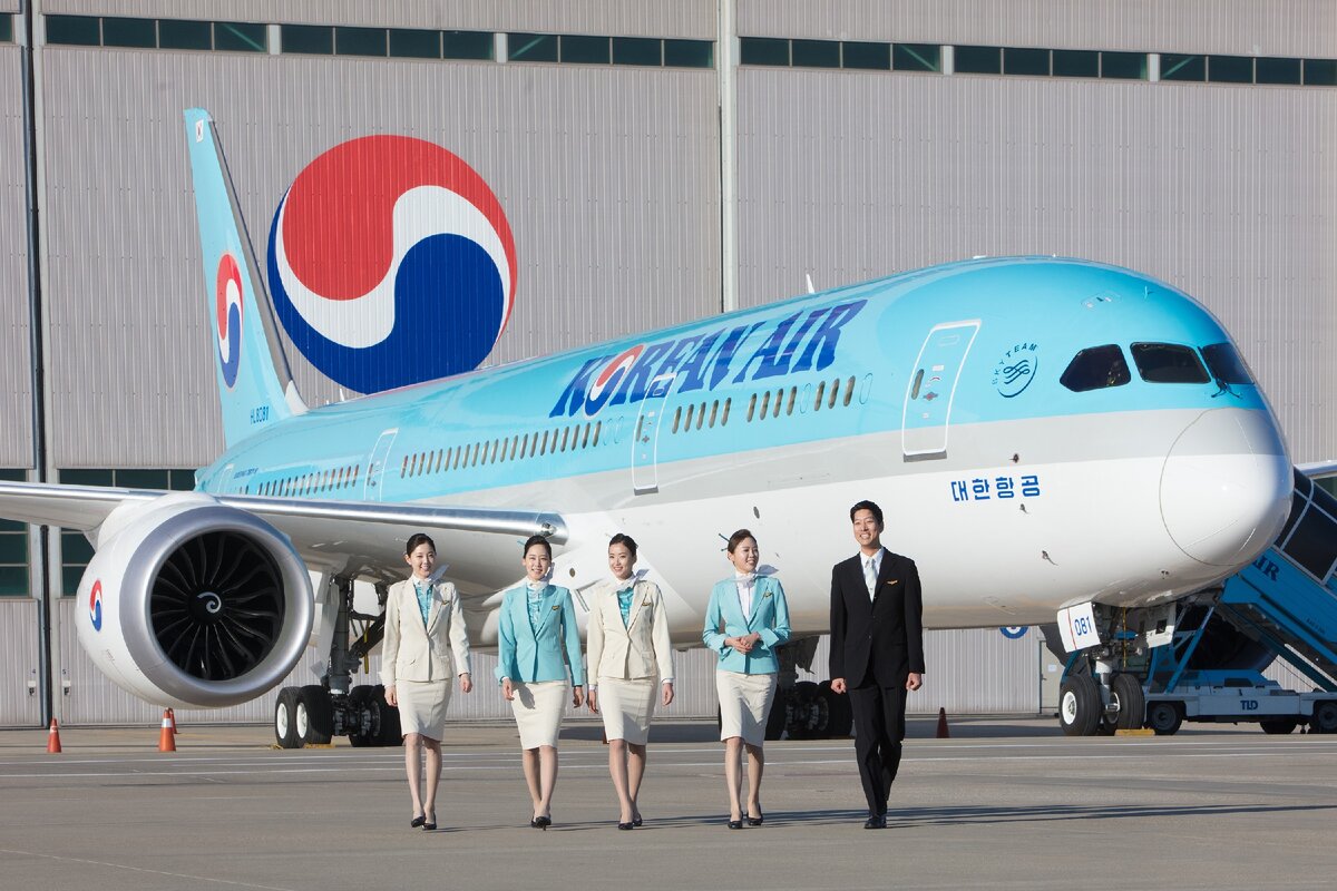 Авиакомпания Кореан Эйр. Korean Airlines (Южная Корея) форма. Авиакомпания korean Airlines. Кореан Эйр самолеты.