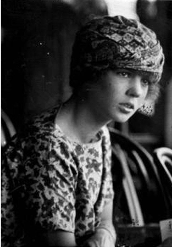 Консуэло "Конси" Вандербильт Эрл, 1903 - 2011.