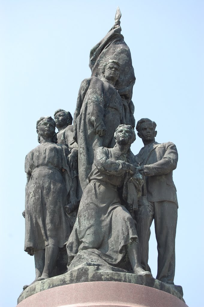 Памятник героям-молодогвардейцам в Краснодоне