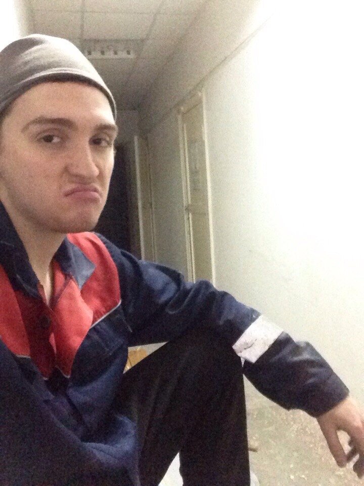 2015 г. Работаю монтажником коммуникационных систем.