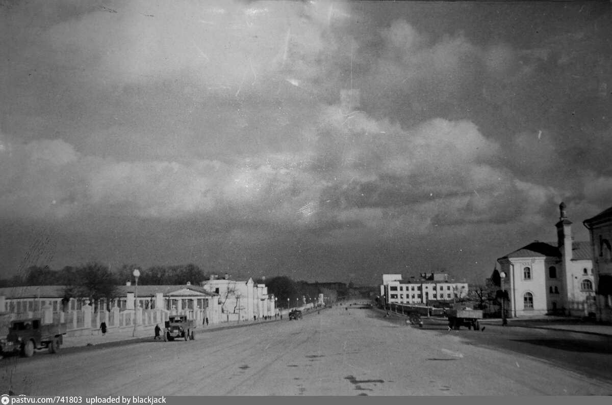 Большая Калужская улица в сторону Октябрьской площади, 1936-1938.