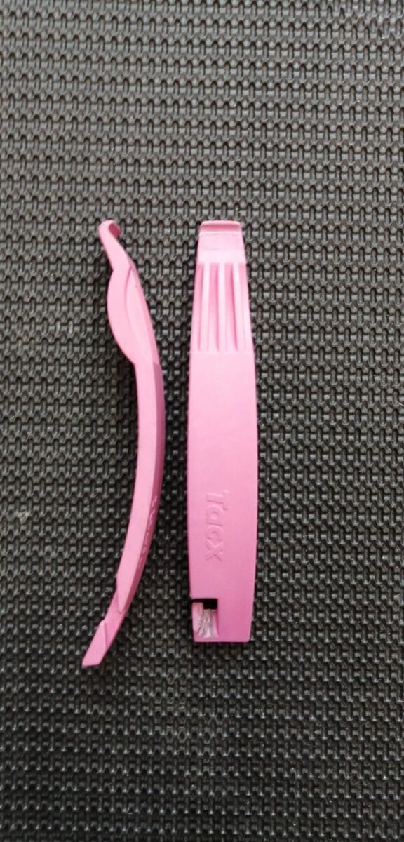 Монтажки TACX с зацепом для спицы.