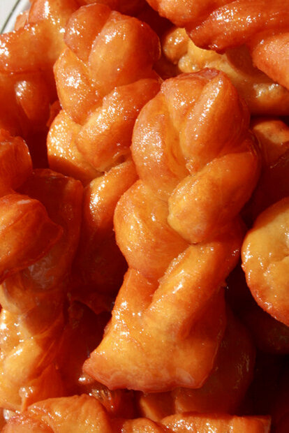 Южноафриканский "куксистер": печенье в имбирном сиропе, похожее на "хворост". (Фото взято с thesouthafricancookbook).