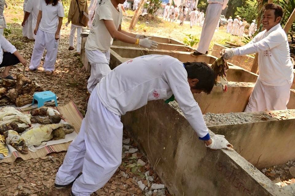 Яма с детьми