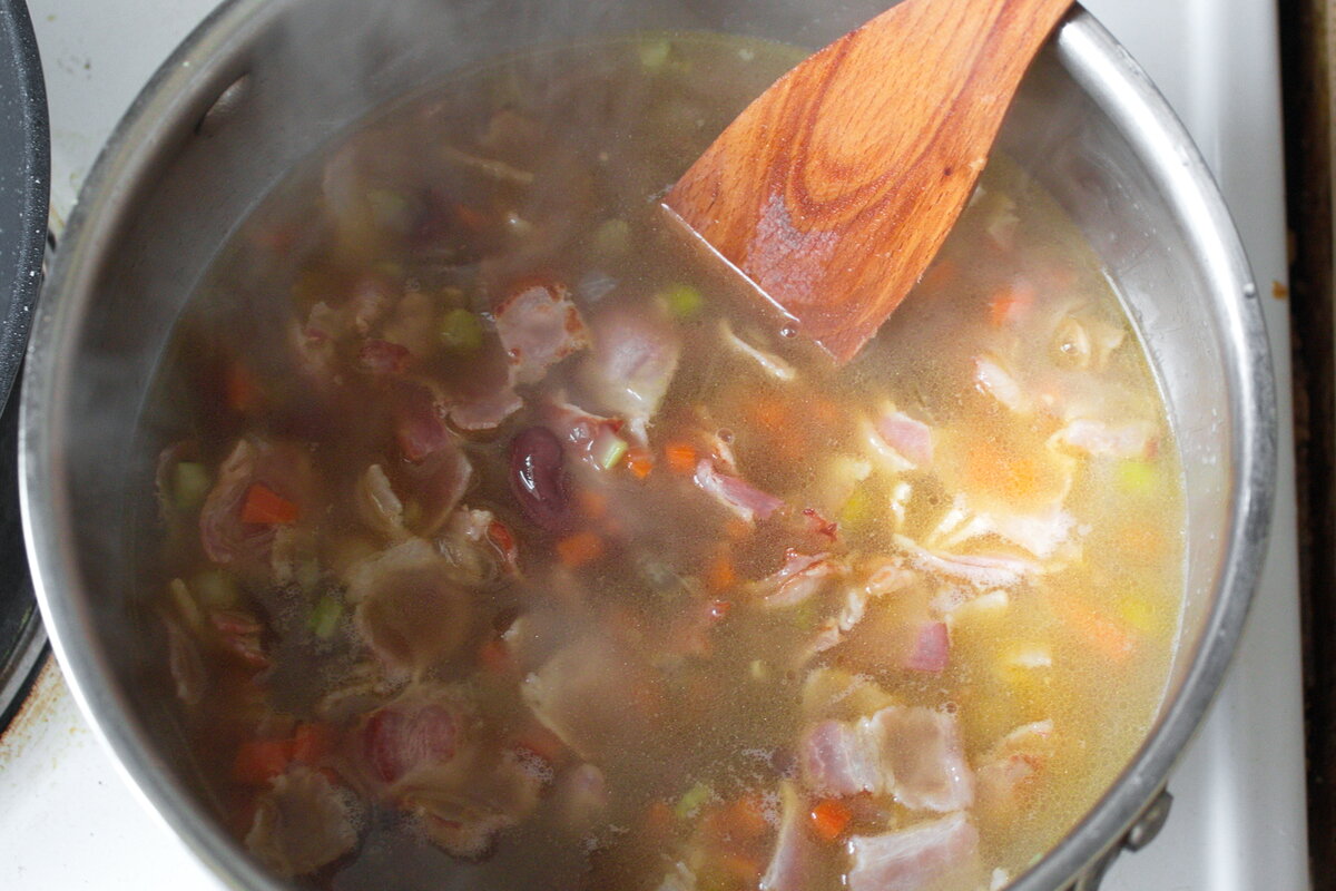 Готовлю этот суп с консервированной фасолью за 25 минут, когда нет времени, а хочется вкусно