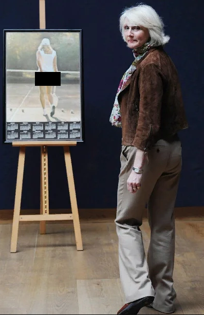 Фиона Батлер со своей фотографией 