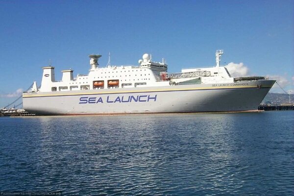 Сборочно- командное судно. Фото  pikabu 