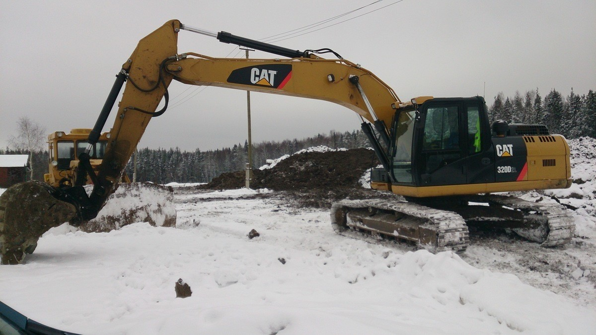 Экскаватор Caterpillar 320. Машинист экскаватора (на новый колесный Case 570). Экскаватор полноповоротный Hyundai 380. Гусеничный экскаватор JCB зимой.