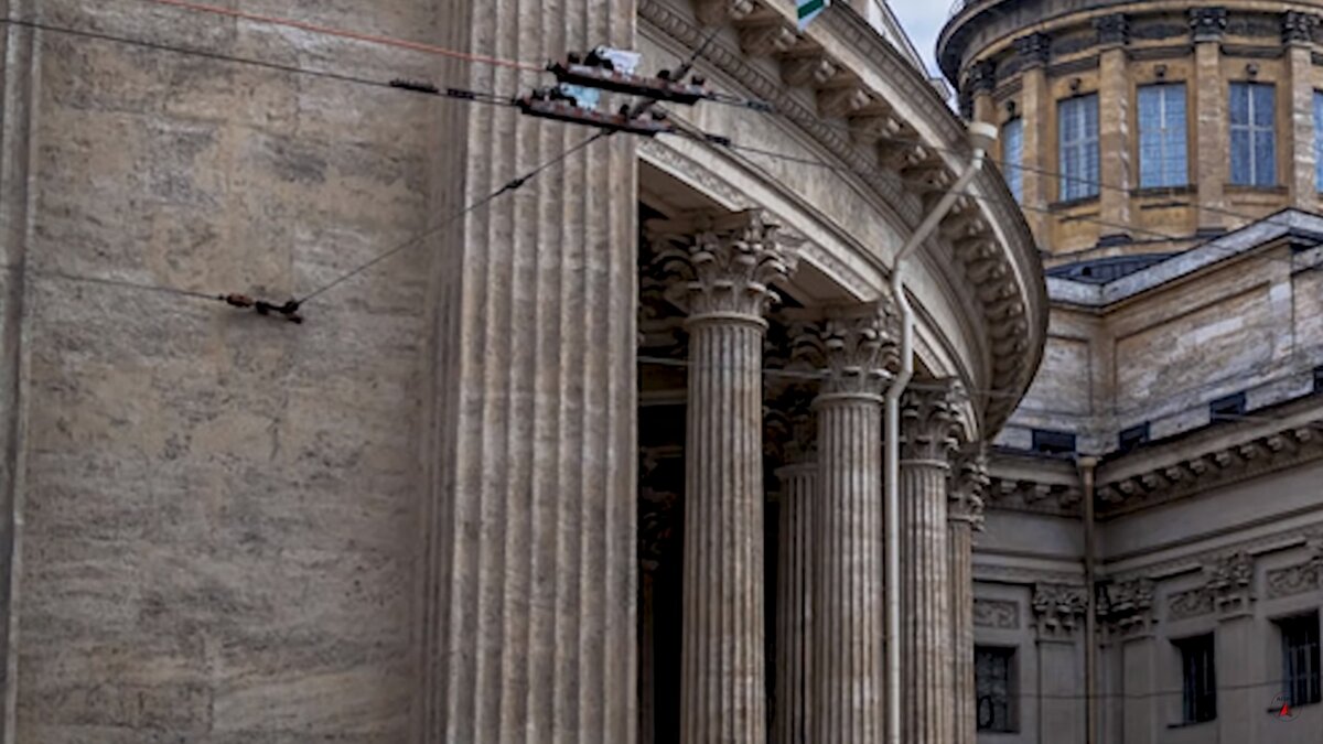 античность в петербурге. питер в античном стиле. колоннада казанского собора. новый эрмитаж атланты. античность петербург.