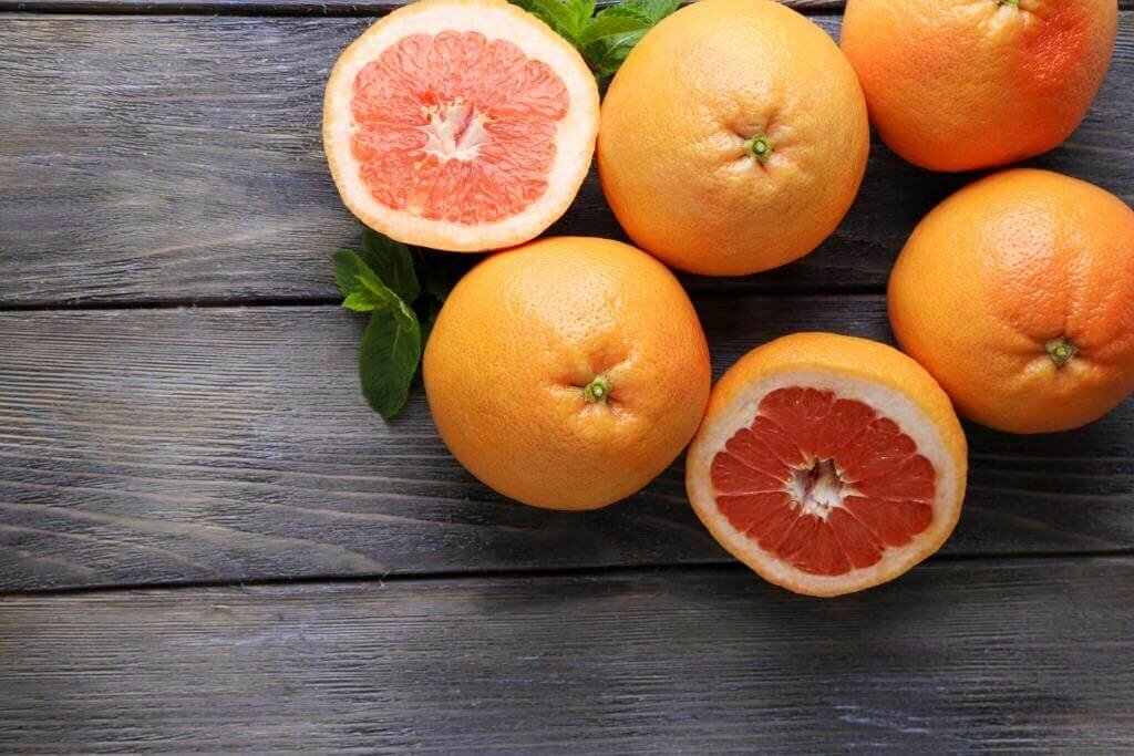   В последнее время появилось несметное количество методик похудения, которые рекомендуют есть грейпфрут на ночь.