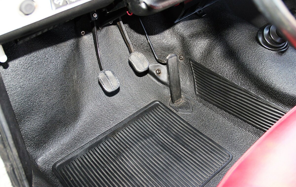 Еще та самая педаль газа на полу