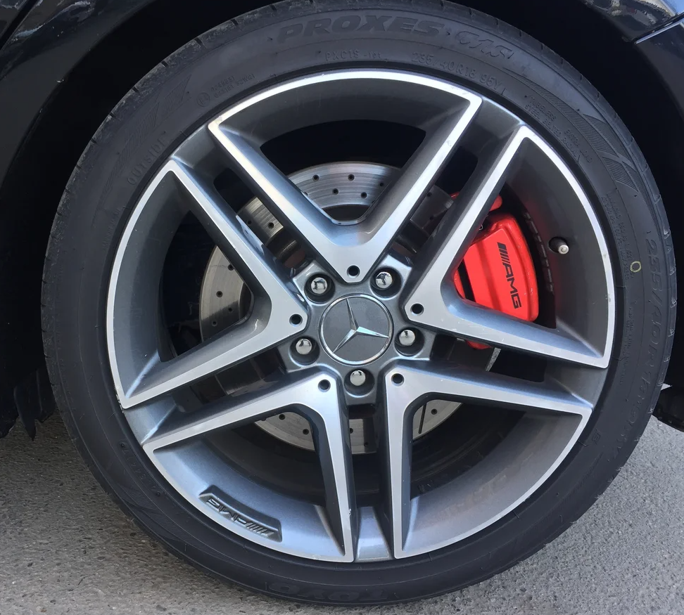 Просто посмотрите на этот шедевр,впереди стоит 350 мм,на задней оси 330 мм