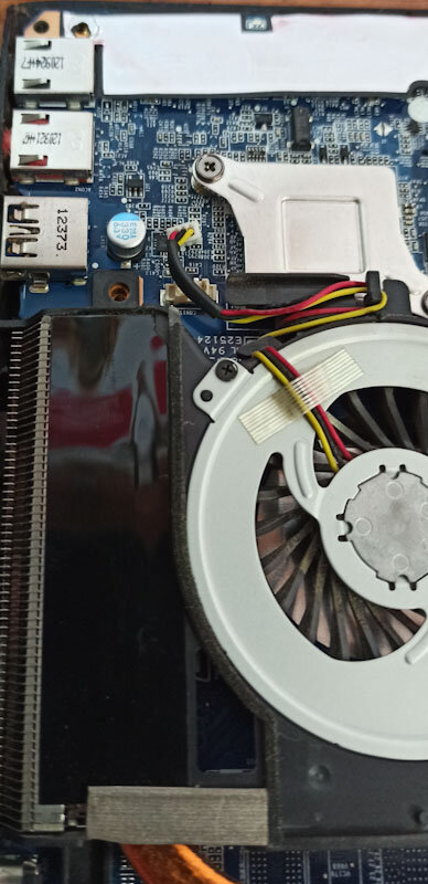 Не подключенный после чистки кулер