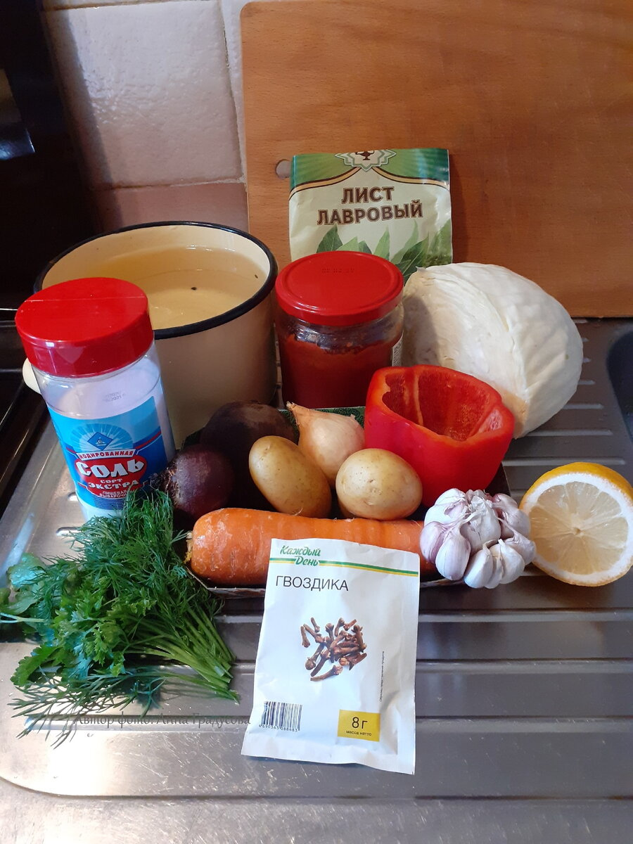 Почти всё, что и обычно. Разве что мяса нет