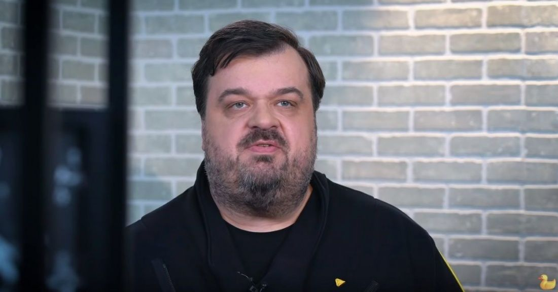 Блогер и бывший футбольный комментатор Василий Уткин прокомментировал призыв главного тренера сборной России Станислава Черчесова принять участие в голосовании по поправкам в конституцию.